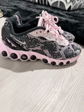Nike black lace and pink sneakers,size 7 women’s.